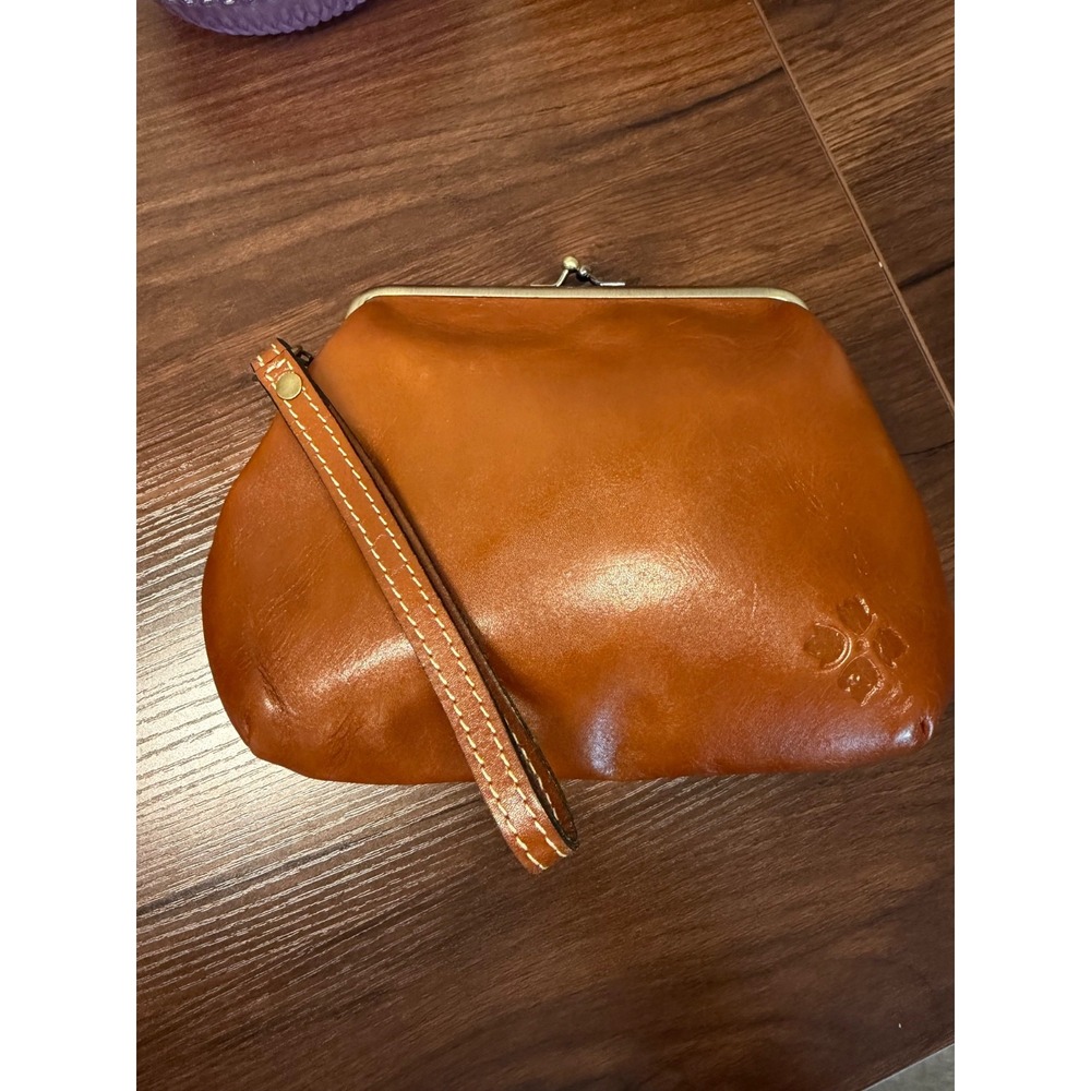 Patricia Nash Savena Kiss-Lock Leather Wristlet Suede Interior Detachable Strap
